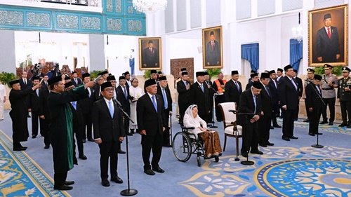 Presiden Prabowo Lantik 26 Anggota Wantimpres, Ada Rocky Gerung dan Anwar Usman